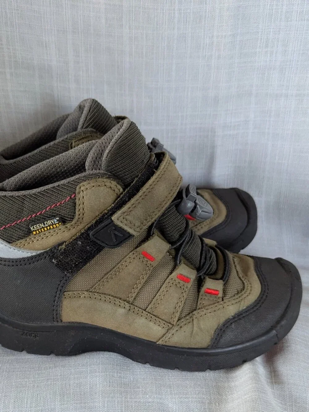 KEEN WATERPROOF HIKING BOOTS LITTLE BOYS SIZE 13 TAN BLACK